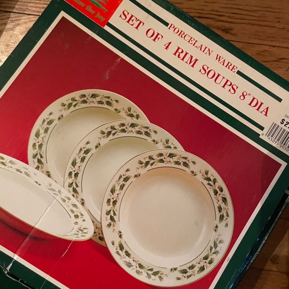 New……..Xmas plates with T cups and bowls